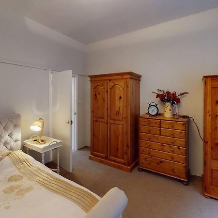 Spacious One Bedroom Flat West Hoathley Dış mekan fotoğraf