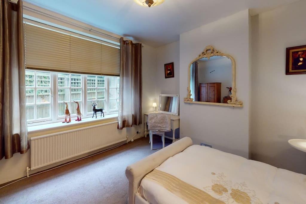Spacious One Bedroom Flat West Hoathley Dış mekan fotoğraf