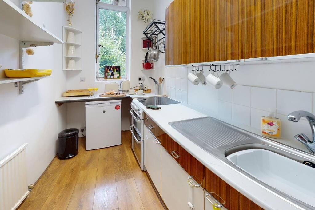 Spacious One Bedroom Flat West Hoathley Dış mekan fotoğraf